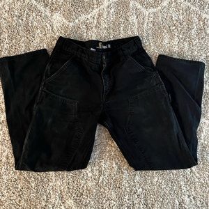 Black carhart pants.